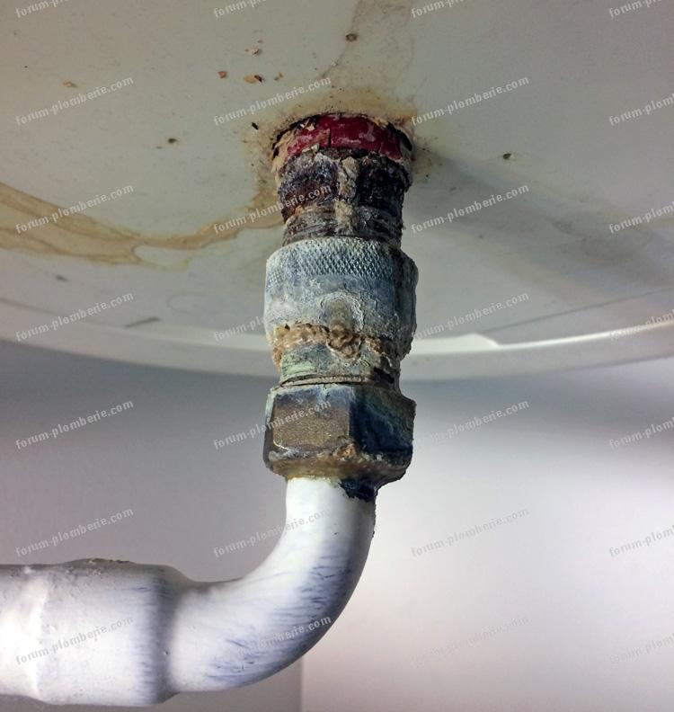 découvrez les solutions efficaces pour réparer une fuite de ballon d'eau chaude et éviter les dégâts. guide pratique et conseils d'experts pour sécuriser votre installation.