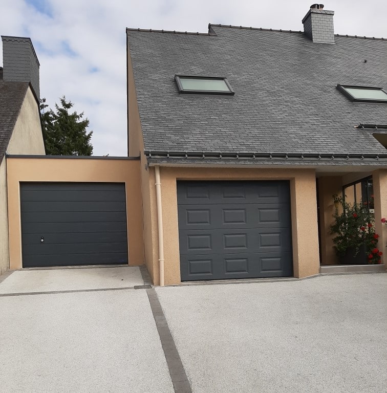découvrez nos solutions pour un garage accolé à votre maison, alliant praticité et style pour un espace de stationnement sécurisé et facilement accessible.