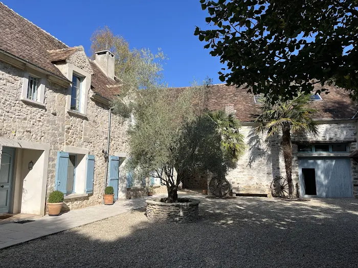 découvrez cette grange rénovée à vendre dans le 15e arrondissement de paris, alliant charme authentique et confort moderne, idéal pour un cadre de vie unique.