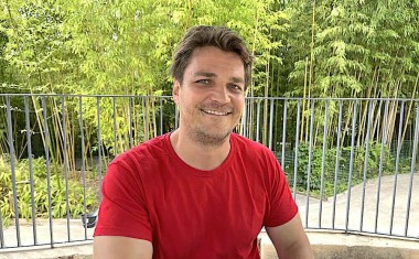 découvrez l'histoire inspirante d'un dirigeant passionné du bâtiment, son parcours, ses défis et sa vision pour transformer l'industrie.