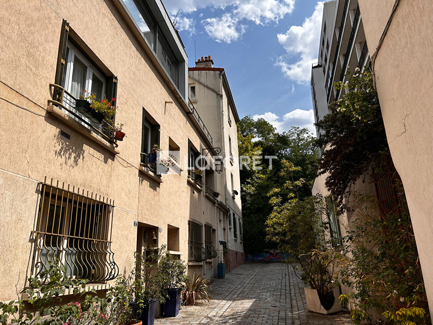 découvrez un immeuble à rénover idéalement situé près du 15e arrondissement de paris, une opportunité unique pour investir ou créer votre espace à paris en 2025.