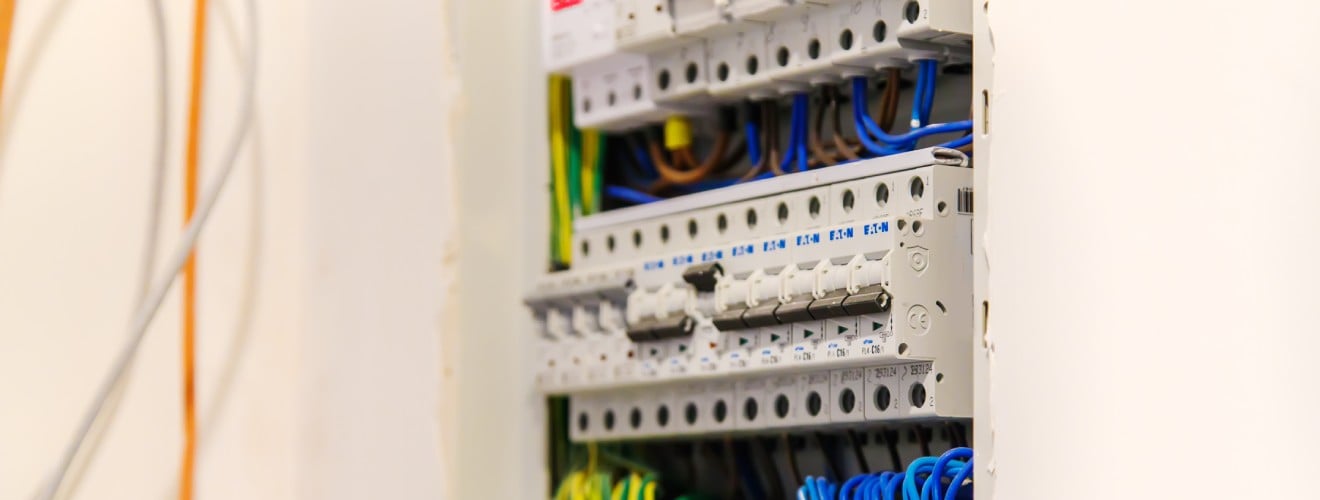 découvrez nos services professionnels d'installation électrique, garantissant sécurité et conformité pour votre habitation ou entreprise.