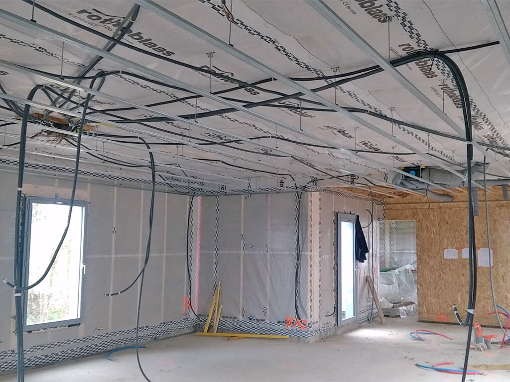 découvrez nos services professionnels pour l'installation électrique de votre maison, garantissant sécurité, efficacité et conformité aux normes en vigueur.