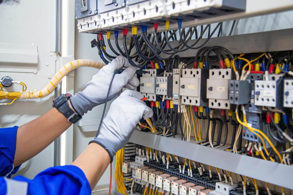 service professionnel d'installation électrique pour sécuriser et optimiser vos installations électriques résidentielles et commerciales.