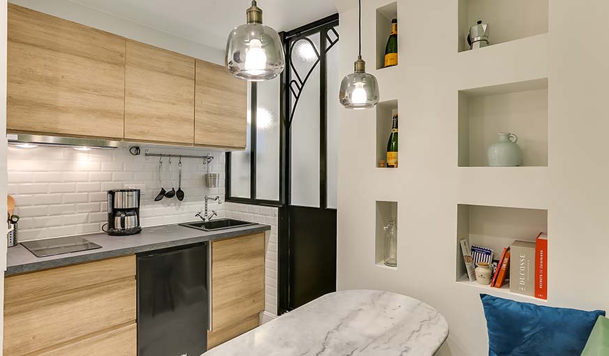 découvrez comment inverser la cuisine et la salle de bain peut aider à réduire les coûts de rénovation tout en optimisant l'espace et la fonctionnalité de votre maison.