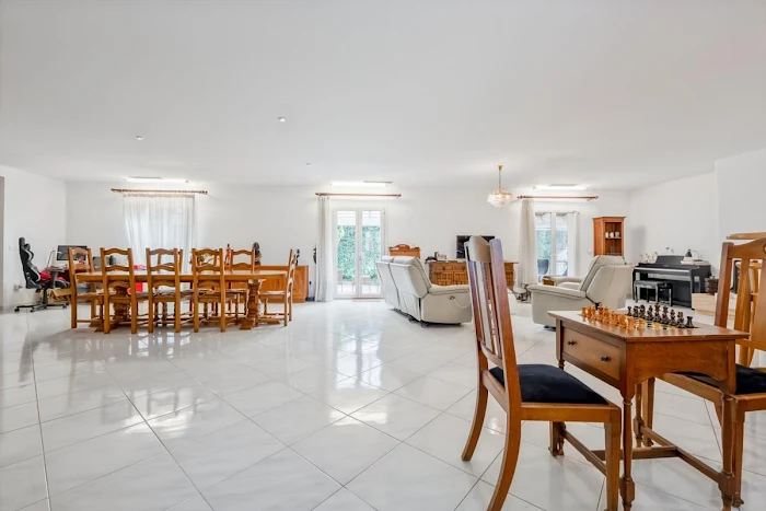 découvrez comment investir dans une maison à rénover à fréjus, une opportunité idéale pour réaliser un projet immobilier rentable en bord de mer.