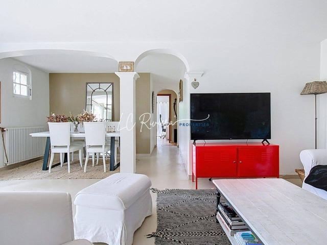 découvrez comment investir dans une maison à rénover à fréjus pour profiter d'un cadre de vie agréable et maximiser votre plus-value immobilière.