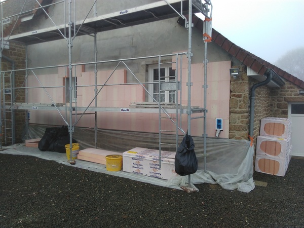 découvrez comment l'isolant extérieur améliore le confort de votre maison tout en réalisant des économies d'énergie significatives.