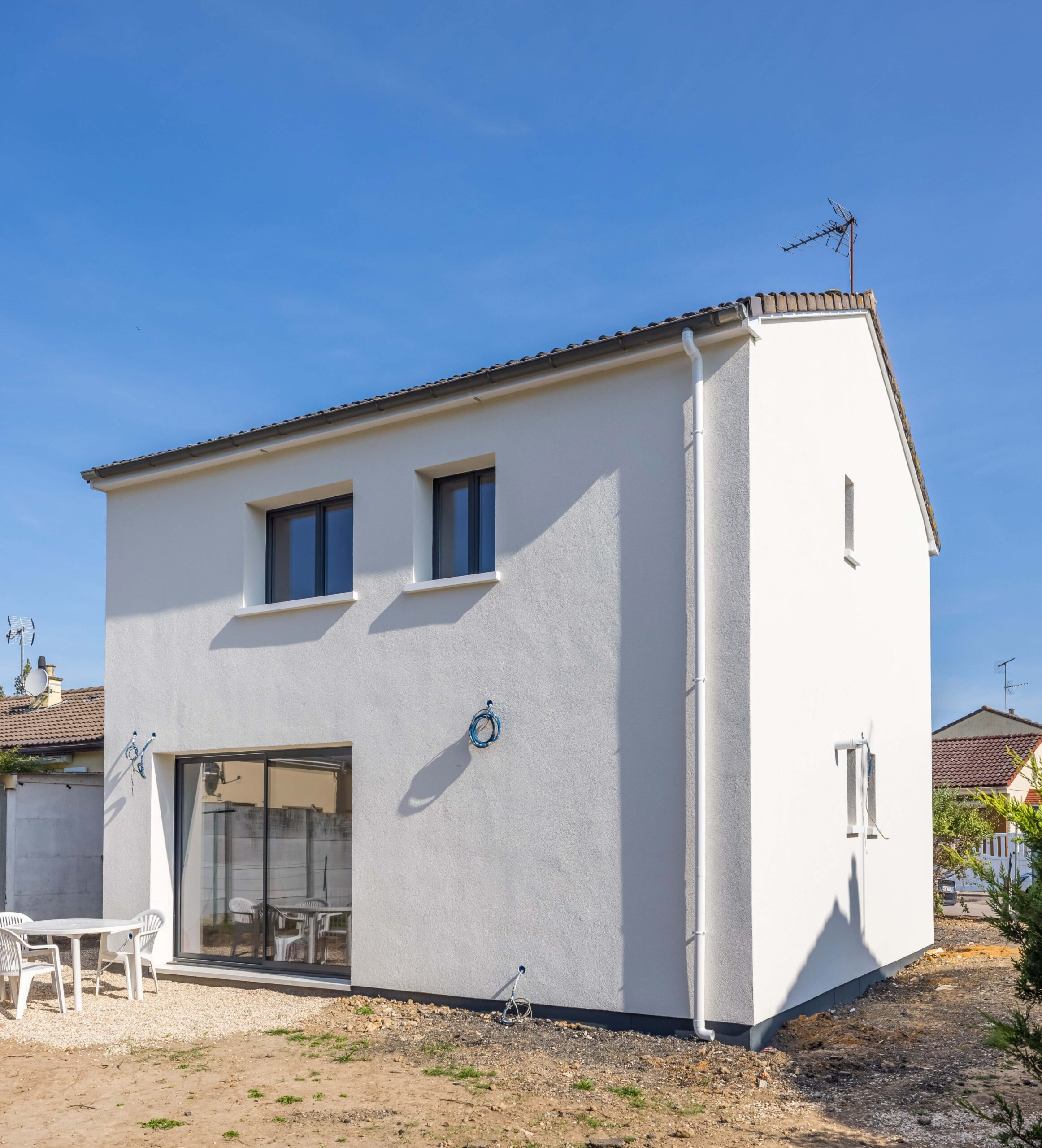 découvrez comment l'isolation extérieure peut augmenter la valeur de votre maison tout en réduisant vos factures d'énergie grâce à une meilleure efficacité thermique.