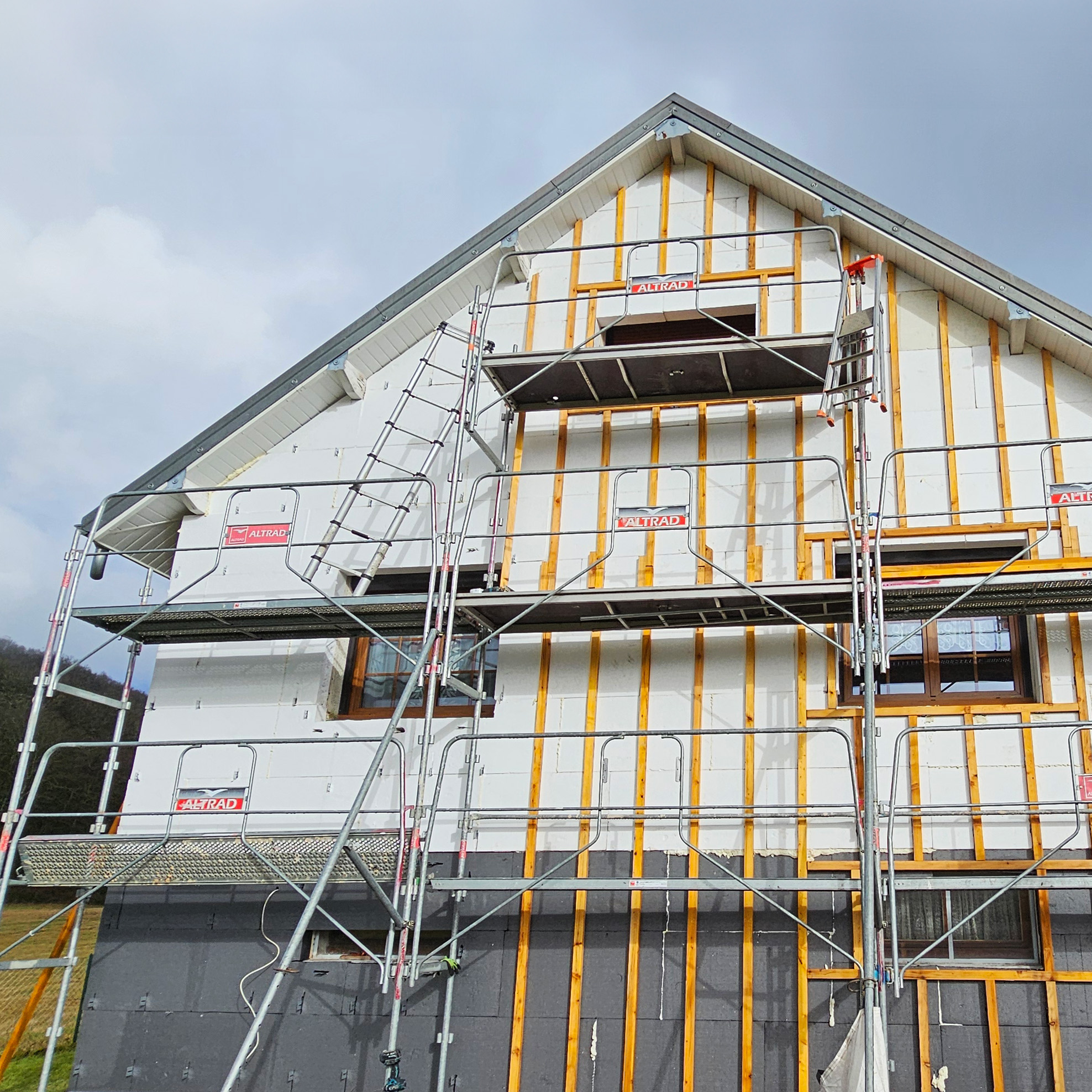 découvrez comment l'isolation extérieure peut vous aider à économiser sur vos travaux tout en améliorant le confort de votre habitation et réduisant vos factures d'énergie.