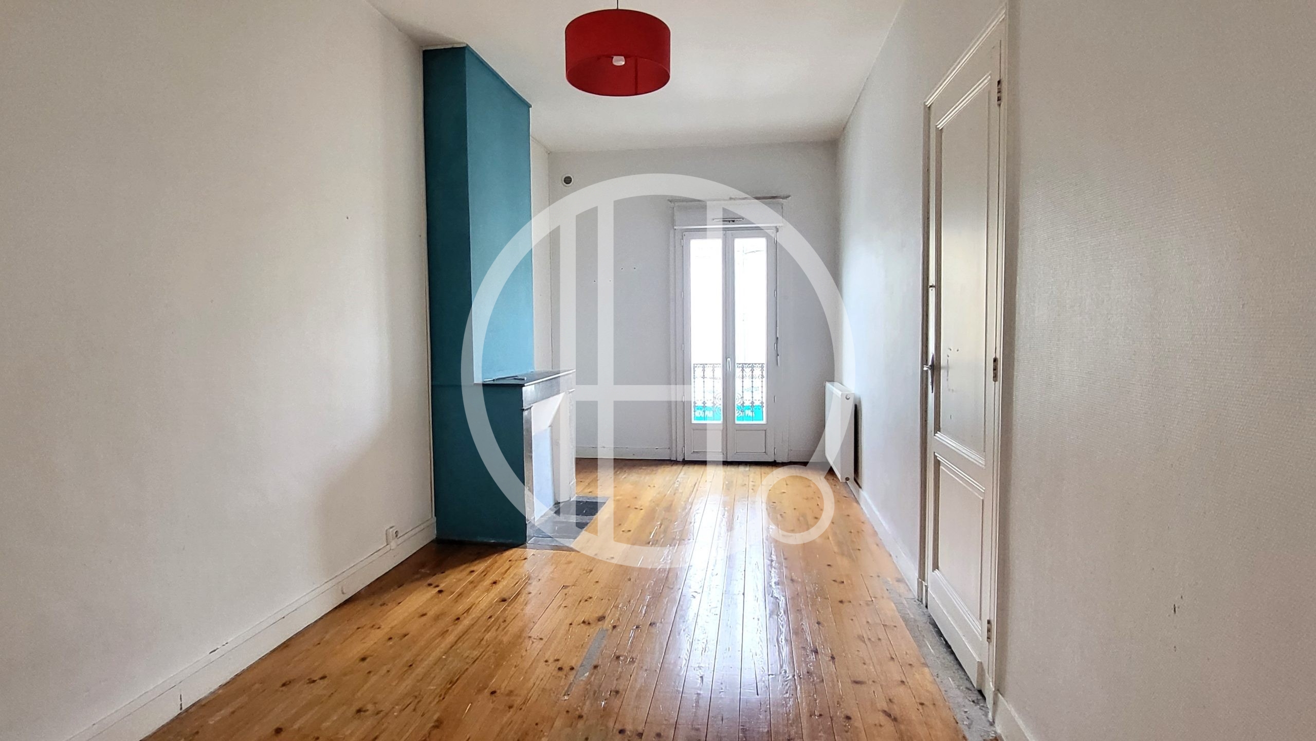 découvrez une maison à rénover idéalement située entre paris et bordeaux, offrant un potentiel exceptionnel pour un projet immobilier unique.