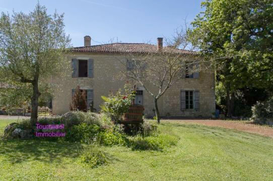 découvrez cette maison à rénover idéalement située près du 15e arrondissement, offrant un potentiel exceptionnel pour création d'un espace de vie personnalisé. opportunité rare à ne pas manquer !