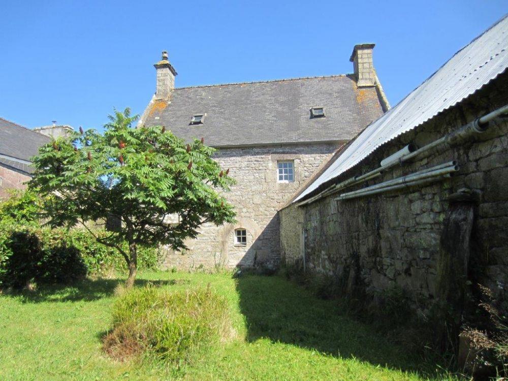 découvrez cette maison à rénover idéalement située près du 15e arrondissement, une opportunité parfaite pour créer votre espace de vie sur mesure. à vendre dès maintenant !
