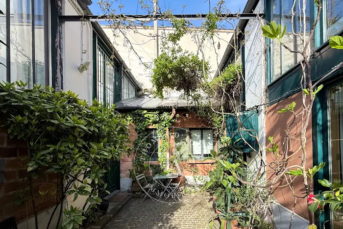 découvrez cette maison à rénover située à proximité de paris, offrant un fort potentiel pour un projet de rénovation personnalisé dans un emplacement privilégié.