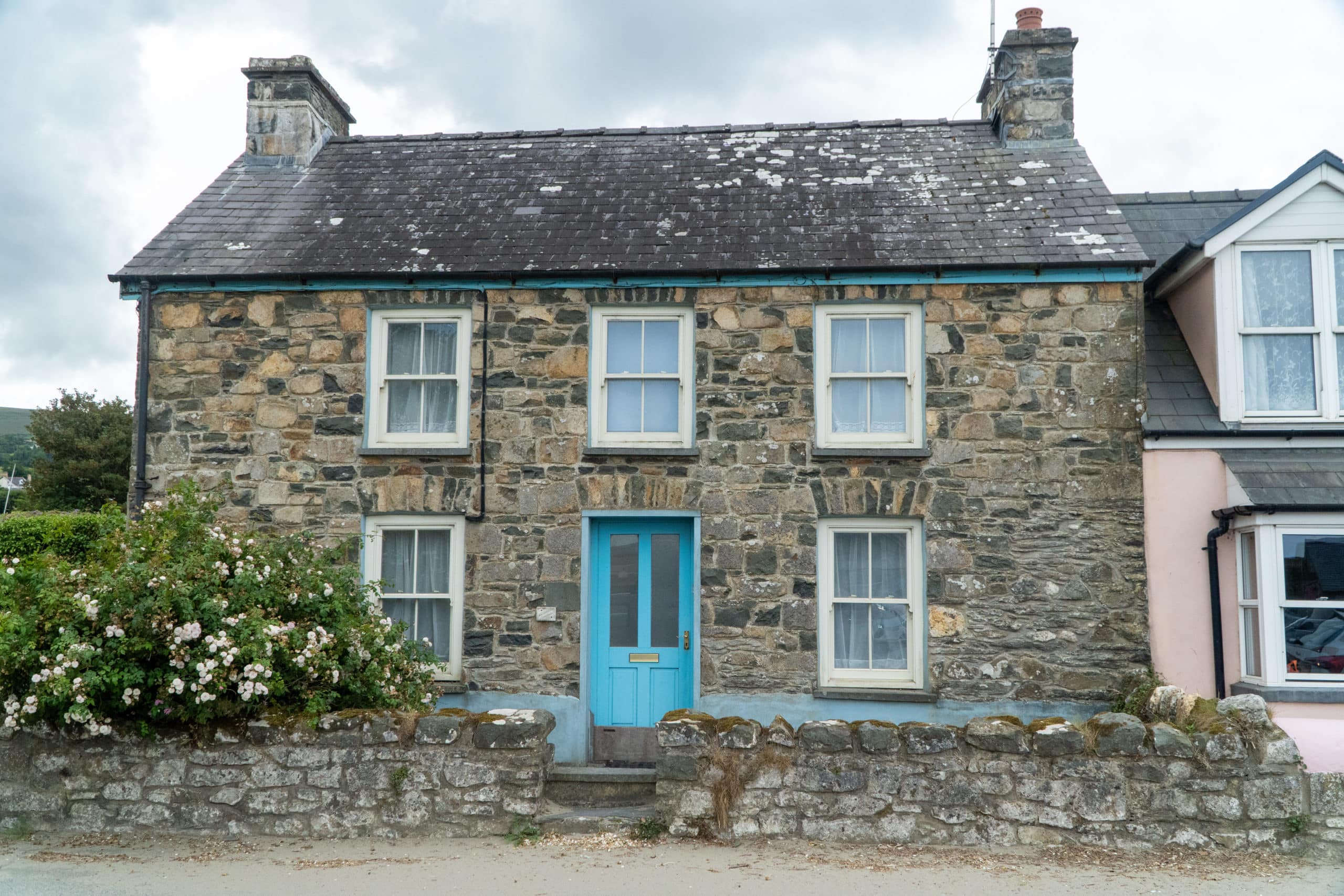 découvrez le charme authentique d'une maison ancienne alliant histoire et caractère, idéale pour un habitat chaleureux et plein de vie.