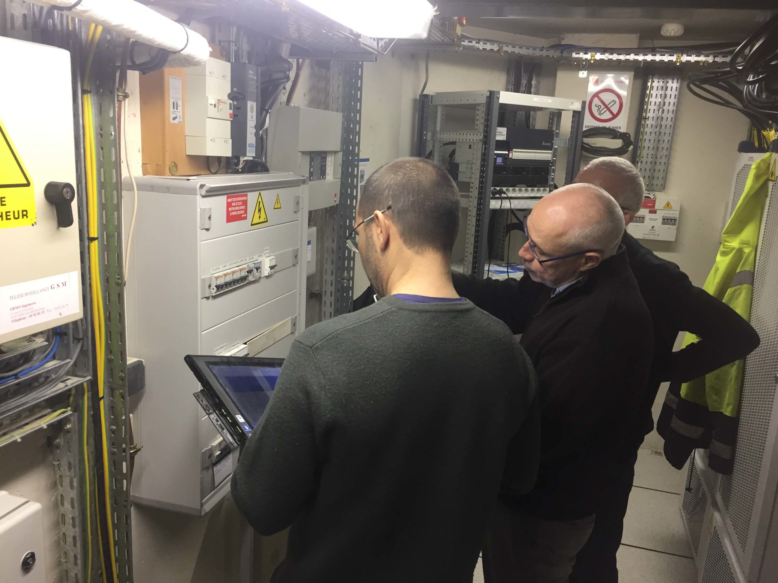 apprenez à maîtriser l'installation électrique grâce à nos conseils pratiques et guides détaillés pour garantir sécurité et efficacité.