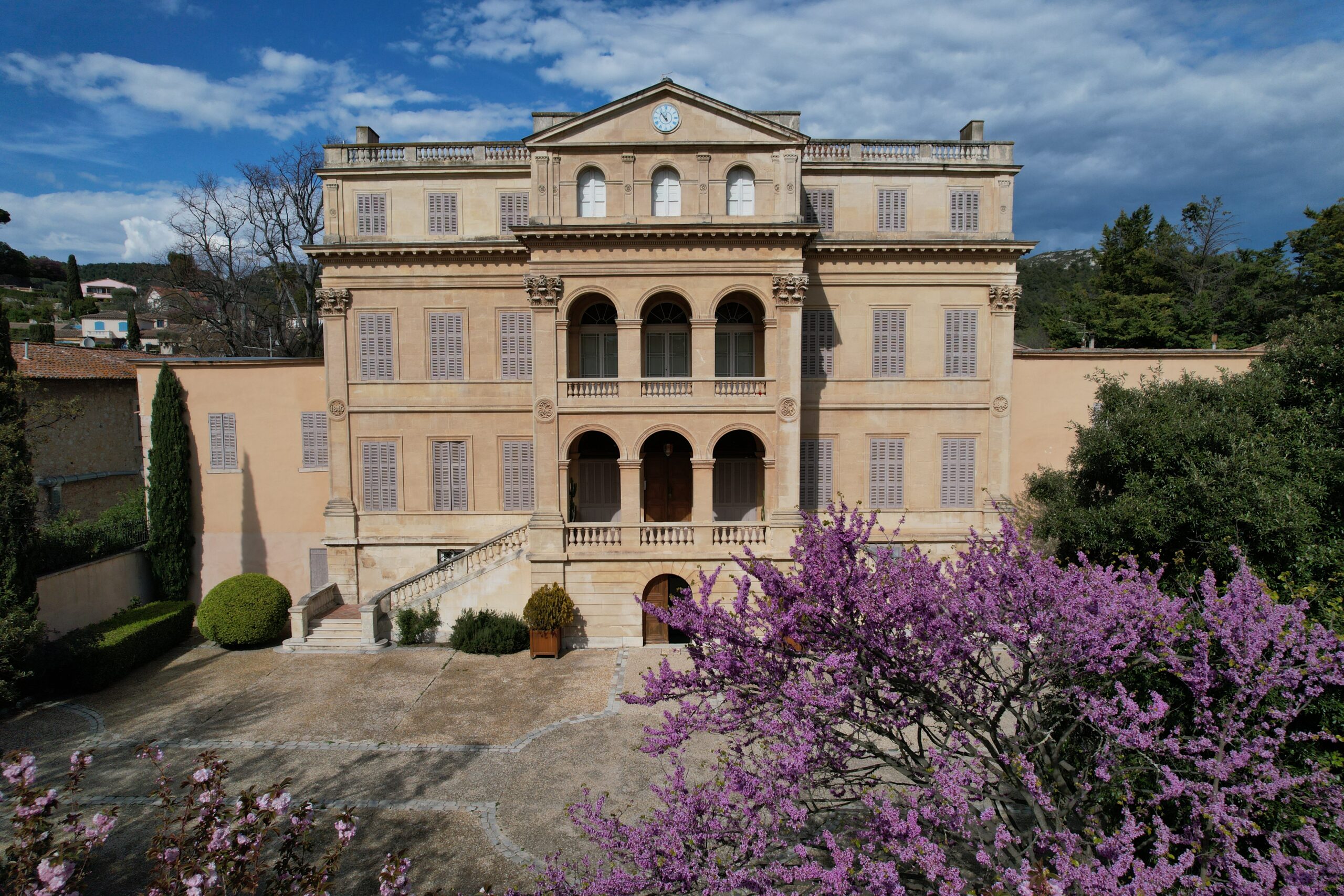 découvrez le marché de la rénovation à allauch : solutions, artisans locaux et conseils pour tous vos projets de rénovation et amélioration de votre habitat.