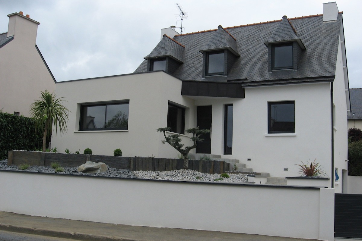 découvrez comment moderniser une façade néo bretonne tout en respectant son style traditionnel pour un rendu élégant et authentique.