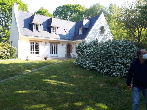 découvrez comment moderniser une façade néo-bretonne tout en préservant son charme traditionnel grâce à des techniques et matériaux adaptés.