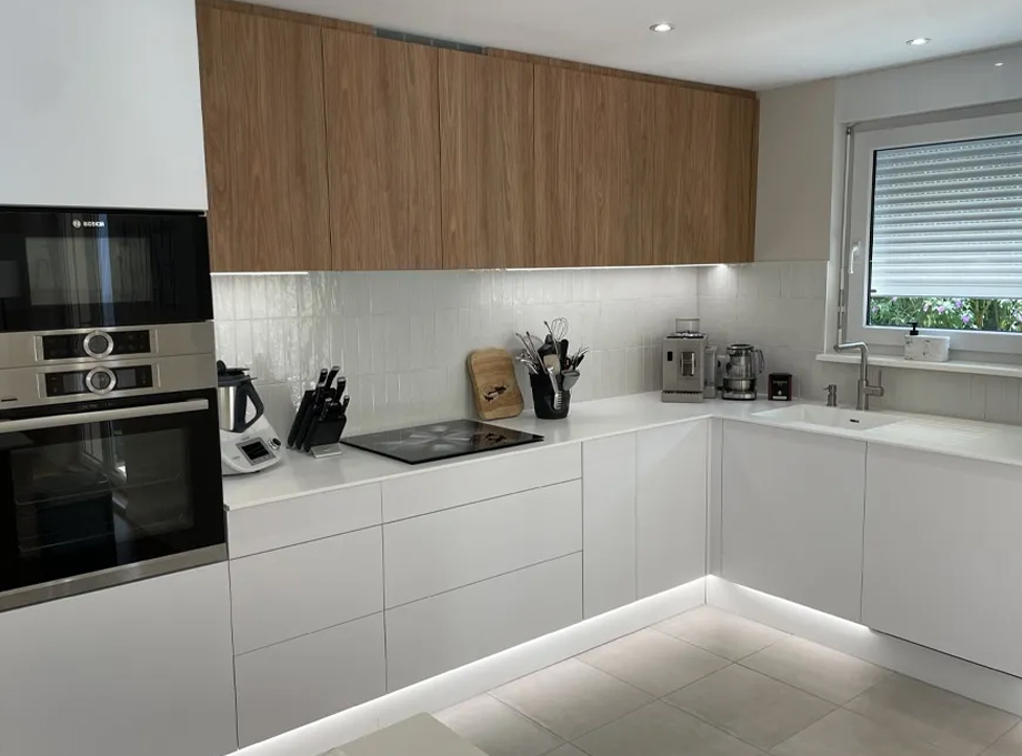 modernisez votre propriété à menton avec l'aide d'un designer professionnel pour un intérieur élégant et fonctionnel.