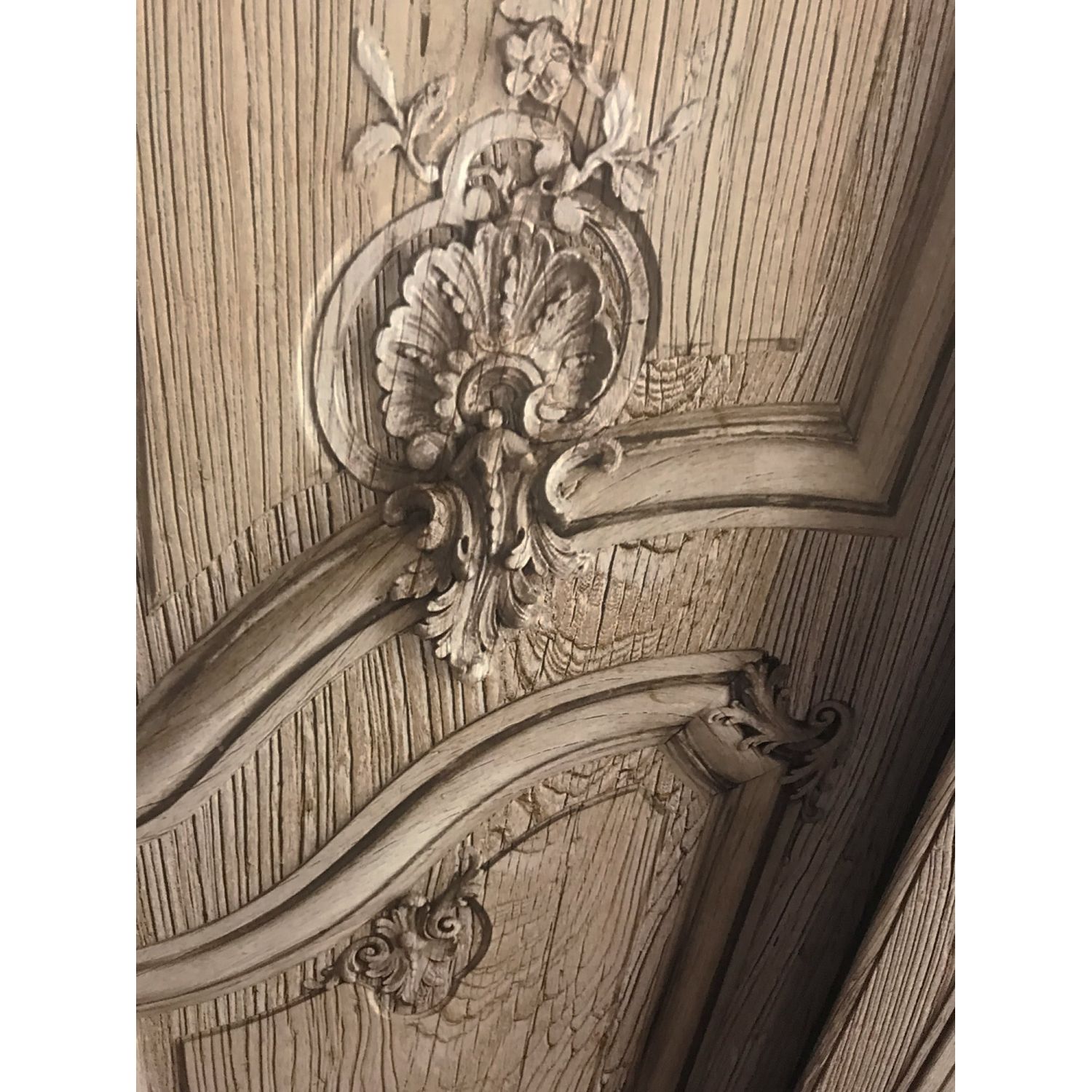 découvrez un mur haussmannien authentique, alliant élégance classique et charme intemporel pour sublimer votre intérieur.