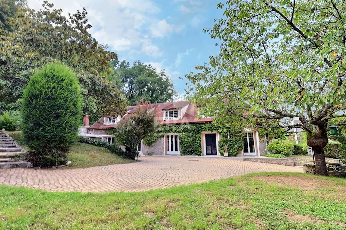 découvrez les meilleures opportunités à saint-cyr-la-rivière, que ce soit pour l'immobilier, les affaires ou les loisirs dans cette charmante commune.