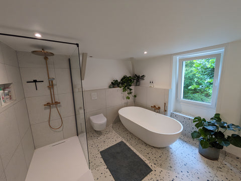 découvrez nos conseils et astuces pour optimiser l'aménagement de votre salle de bain en 2025, alliant design moderne et fonctionnalité maximale.