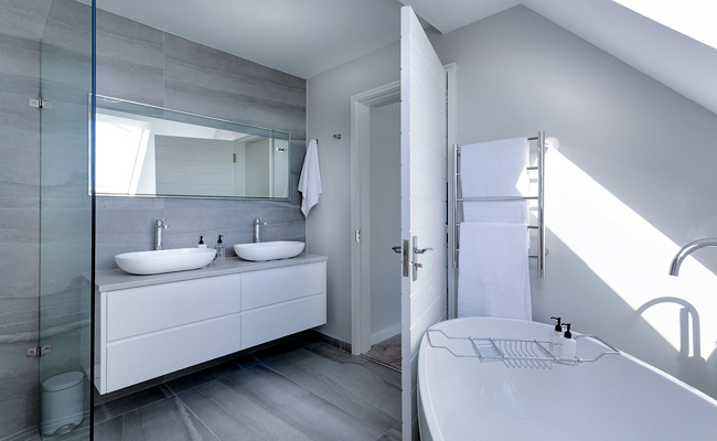 découvrez nos conseils pratiques pour optimiser votre budget de rénovation de salle de bain tout en réalisant des travaux de qualité et en économisant intelligemment.
