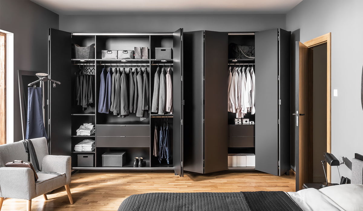 découvrez nos astuces pour optimiser un dressing dans une petite chambre et gagner de l'espace sans sacrifier le style et la fonctionnalité.