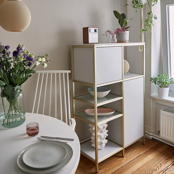 optimisez votre espace dans le 15e arrondissement de paris avec nos étagères sur mesure faciles à installer. solutions pratiques et design adaptées à vos besoins.