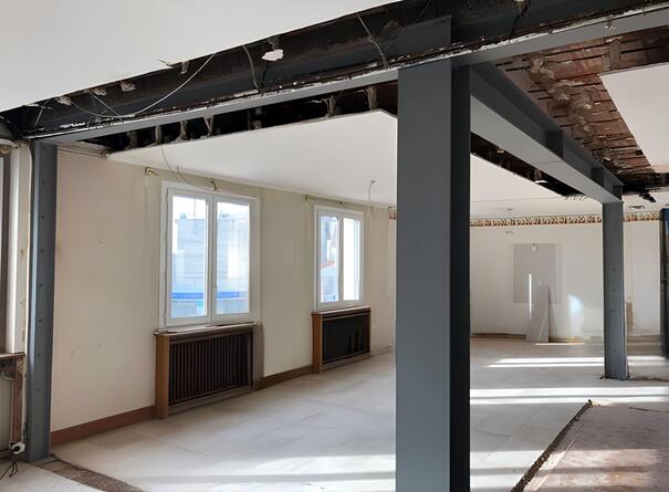 découvrez comment réaliser une ouverture dans un mur porteur en toute sécurité : conseils, étapes clés et précautions indispensables pour réussir vos travaux de rénovation.