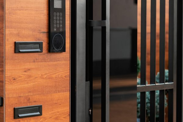 service rapide et professionnel d'ouverture de porte claquée à paris. intervention 24h/24 pour vous dépanner sans dégâts.