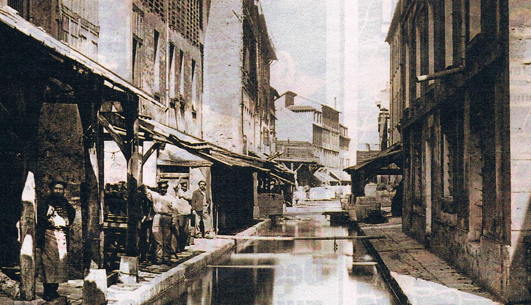 découvrez la transformation spectaculaire de paris avant et après les travaux d'haussmann, une métamorphose urbaine qui a façonné le visage moderne de la ville lumière.