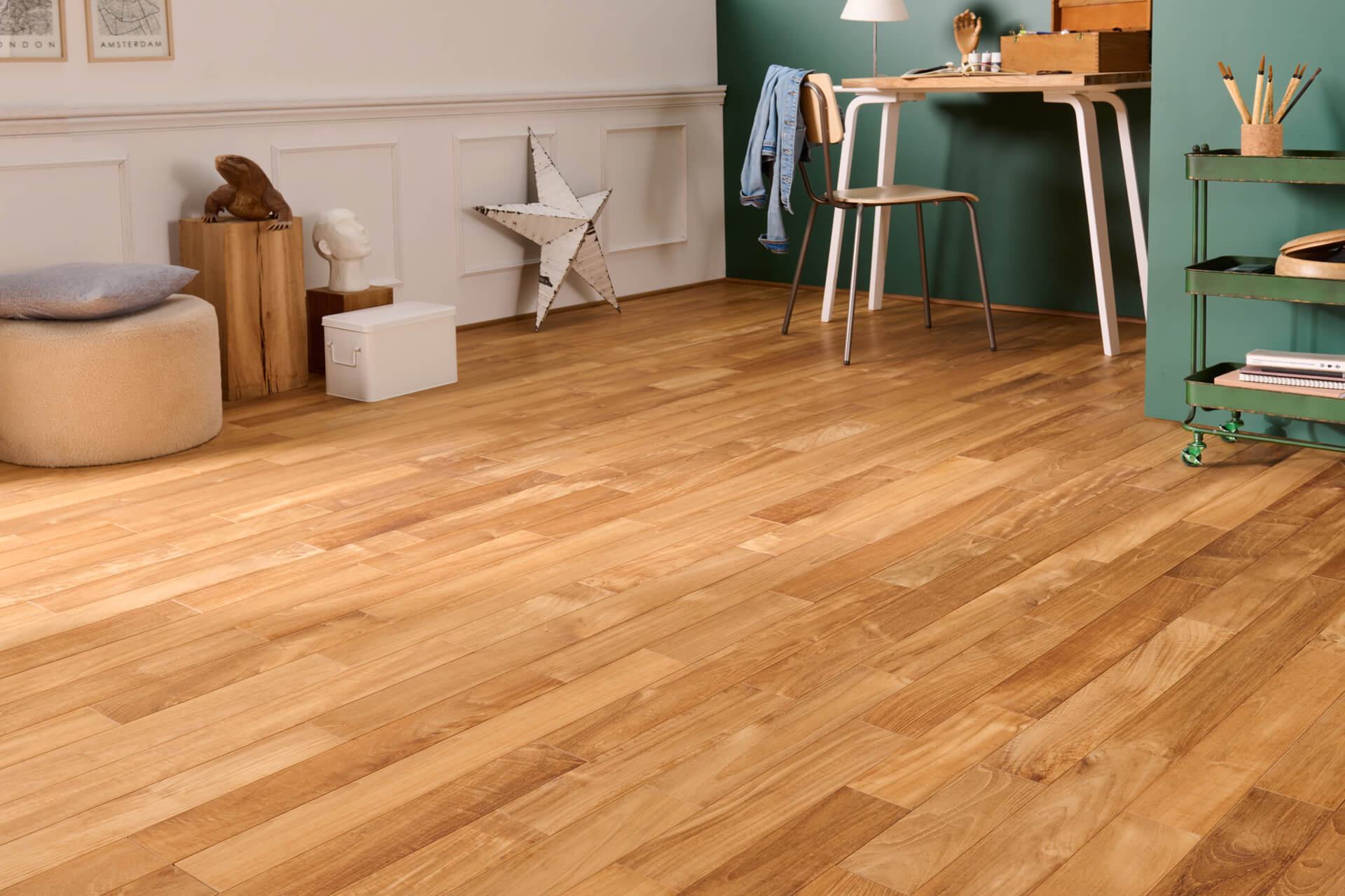 découvrez notre sélection de parquet massif alliant élégance et durabilité pour sublimer vos espaces intérieurs. optez pour un revêtement de sol naturel et robuste.