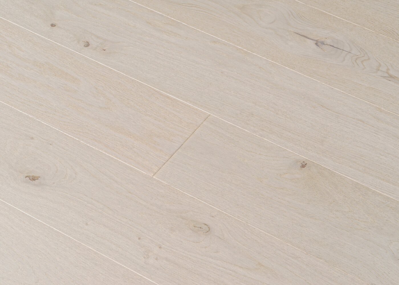 découvrez un parquettiste d'exception dans le 92, expert en installation et rénovation de sols en bois pour sublimer votre intérieur avec élégance et qualité.