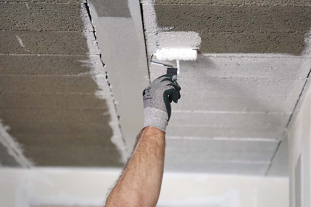 découvrez nos astuces clés pour peindre le béton facilement et efficacement, et donnez une nouvelle vie à vos surfaces en béton.