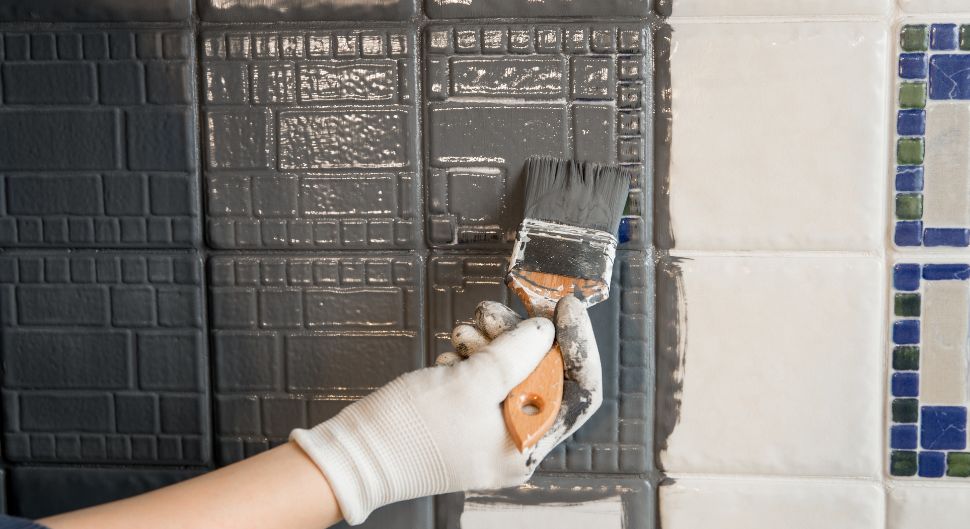 découvrez comment peindre vos carreaux de salle de bain facilement pour un relooking rapide et économique. guide pratique, conseils et astuces pour un résultat durable et esthétique.