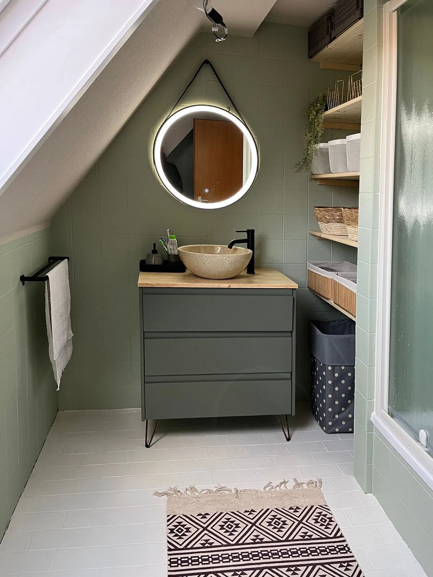 découvrez comment peindre votre carrelage facilement pour lui redonner une nouvelle vie. astuces simples et conseils pratiques pour un résultat impeccable.