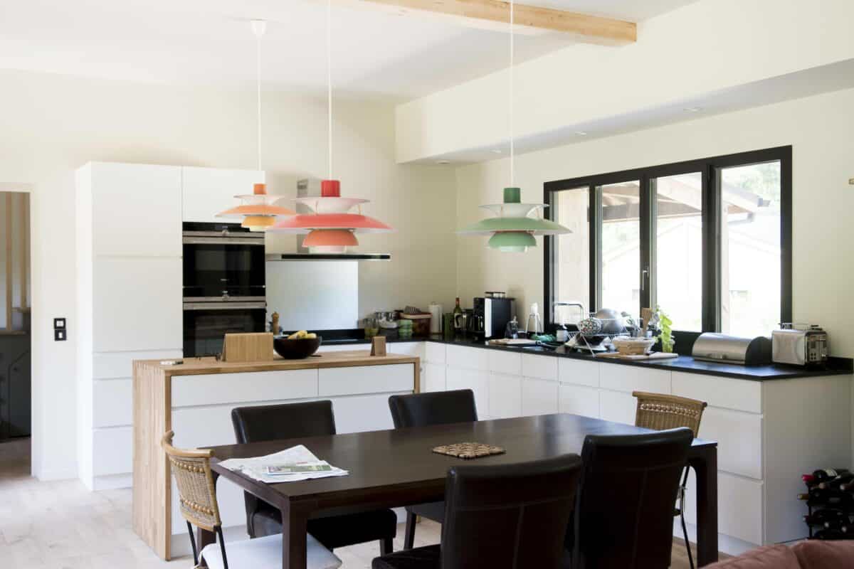 découvrez nos conseils et astuces pour peindre votre maison facilement et efficacement, que ce soit à l'intérieur ou à l'extérieur.