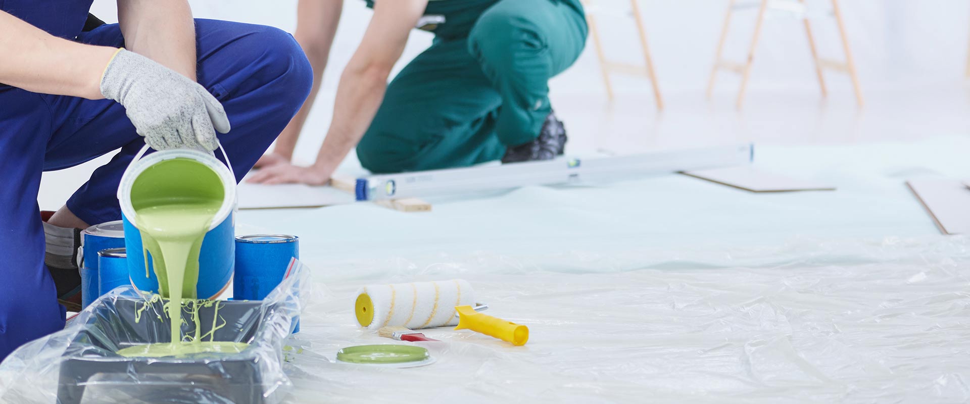 peintre professionnel passionné offrant des services de peinture intérieure et extérieure de haute qualité, alliant savoir-faire et créativité pour sublimer vos espaces.