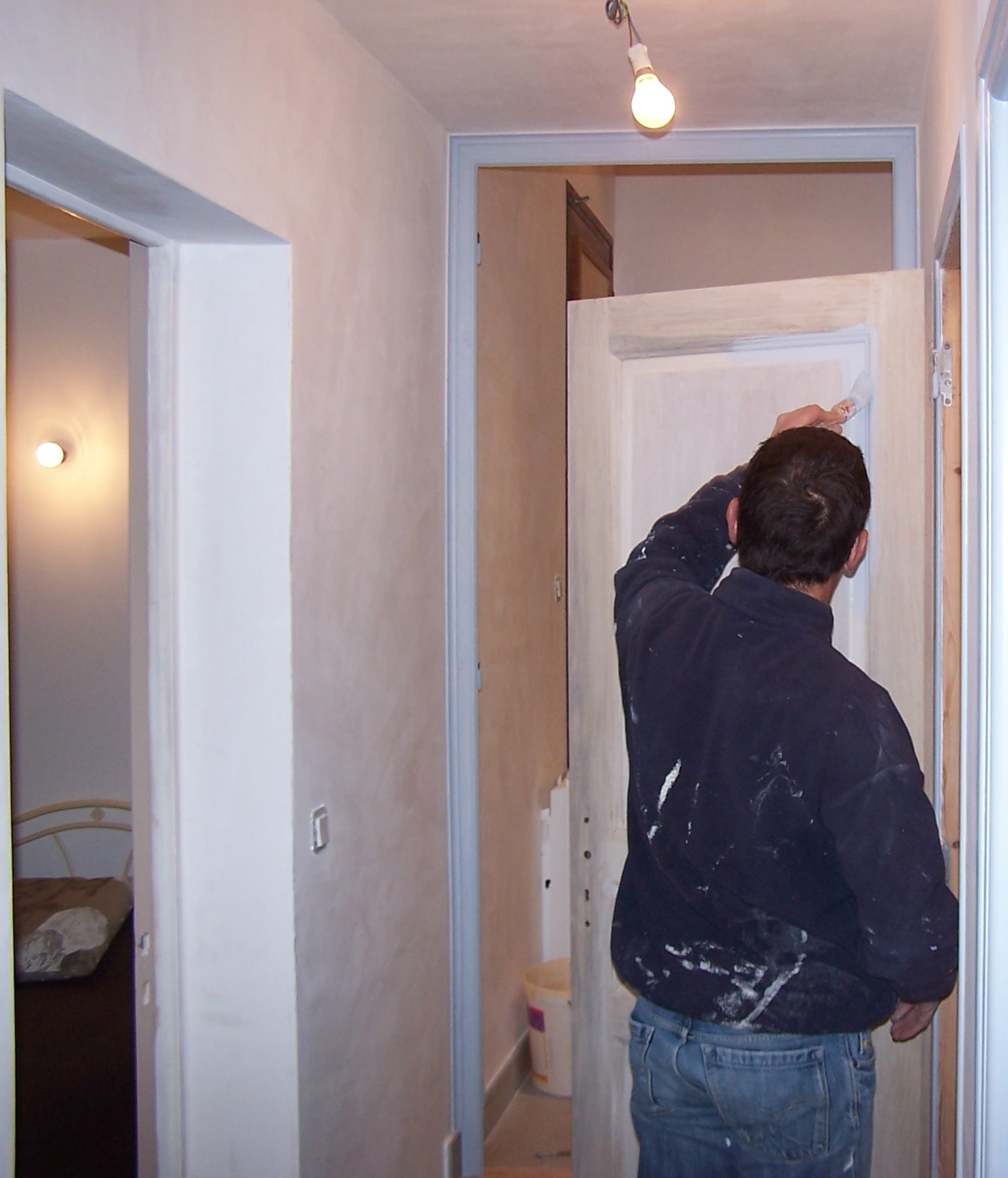 découvrez nos conseils et techniques de peinture intérieure pour sublimer chaque pièce de votre maison avec style et durabilité.