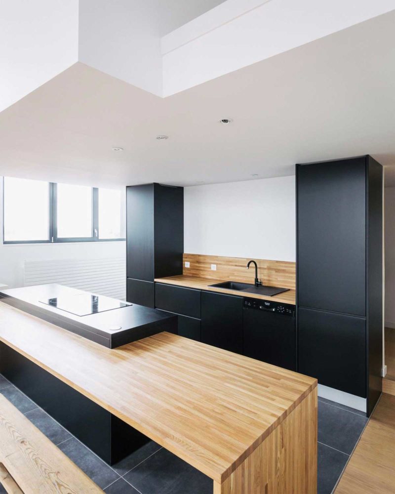 découvrez nos conseils déco pour une cuisine élégante avec une peinture noir mat. astuces et idées pour un style moderne et sophistiqué.