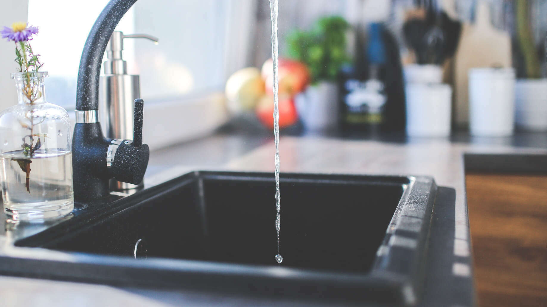 intervention rapide en plomberie à paris 24h/24 pour tous vos besoins d'urgence. dépannage immédiat, réparation fuite, débouchage canalisation.