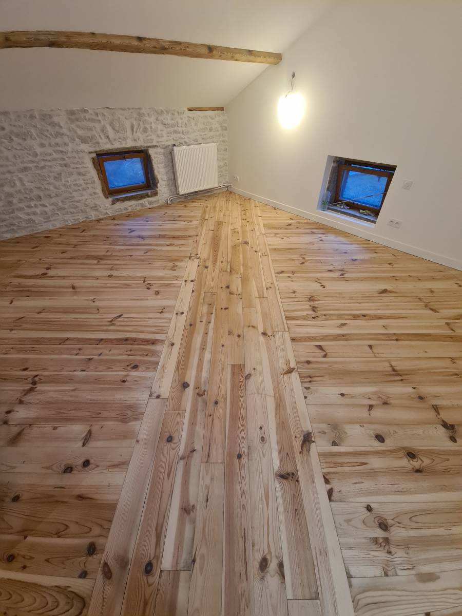 découvrez notre service de ponçage de parquet pour une finition professionnelle impeccable. restaurer la beauté naturelle de vos sols en bois avec expertise et soin.