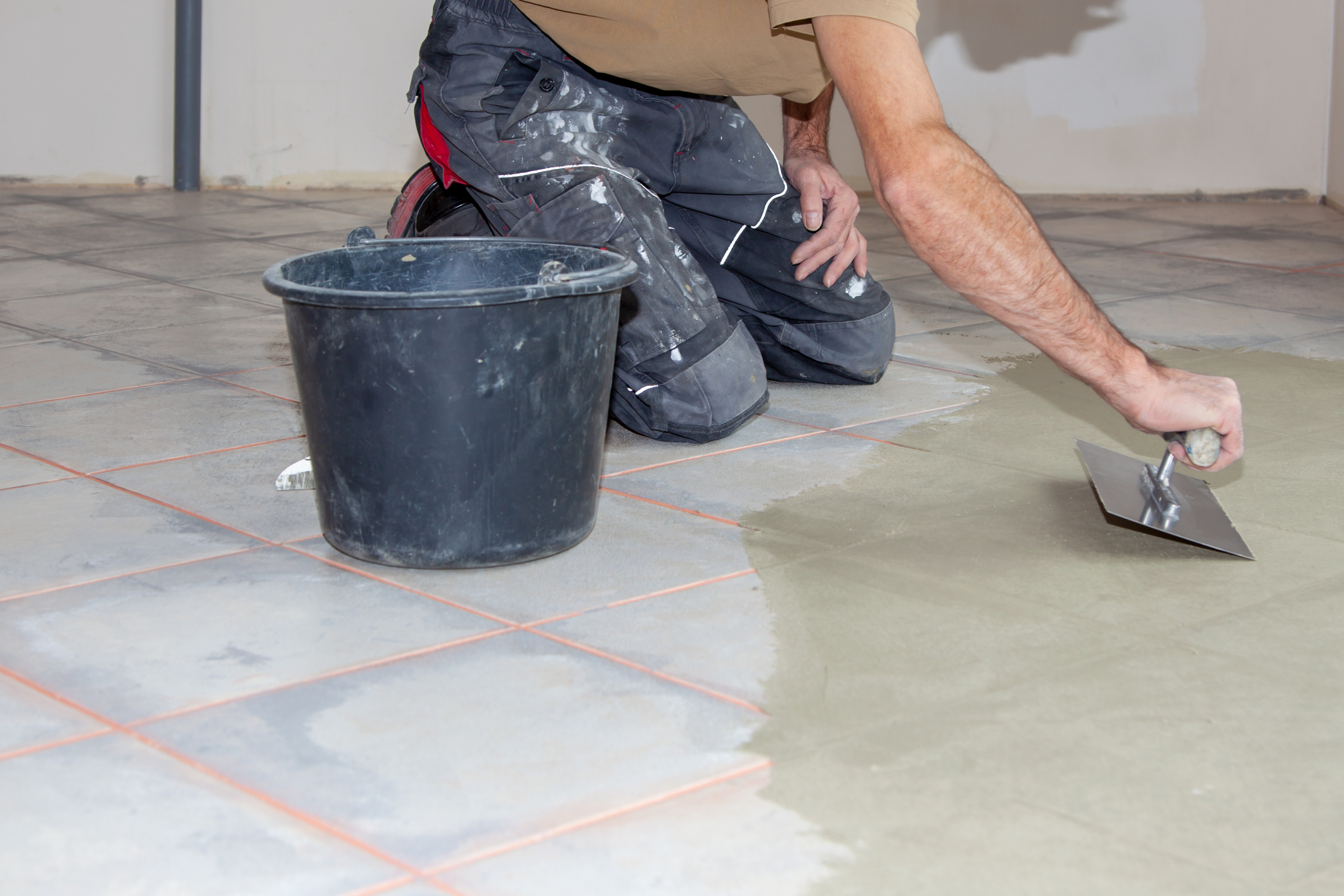 découvrez comment poser du carrelage sur un ancien revêtement facilement et durablement grâce à nos conseils pratiques et astuces professionnelles.