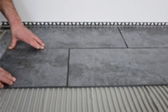 apprenez à poser du carrelage sur un ancien revêtement facilement avec nos conseils pratiques et étapes détaillées pour un résultat durable et esthétique.