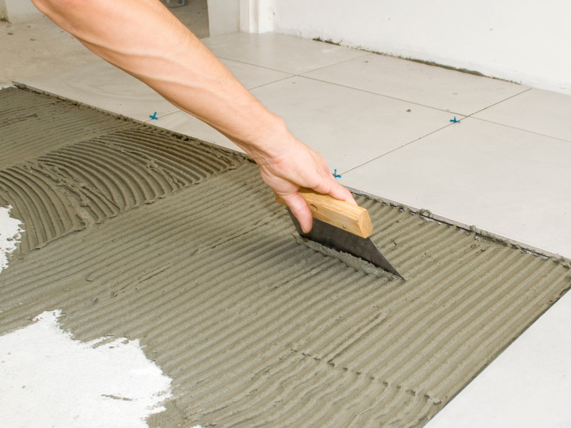 découvrez comment poser du carrelage sur un ancien revêtement avec nos conseils pratiques pour un résultat durable et esthétique.