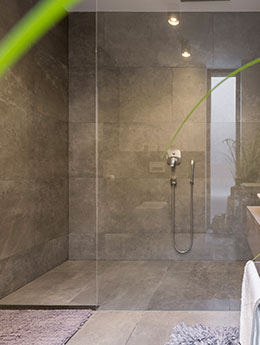 expert en installation de douches italiennes, notre équipe vous garantit une pose professionnelle et soignée pour une salle de bain moderne et élégante.