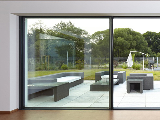 découvrez les prix des baies vitrées selon les matériaux, dimensions et options pour bien choisir votre installation et optimiser votre budget.