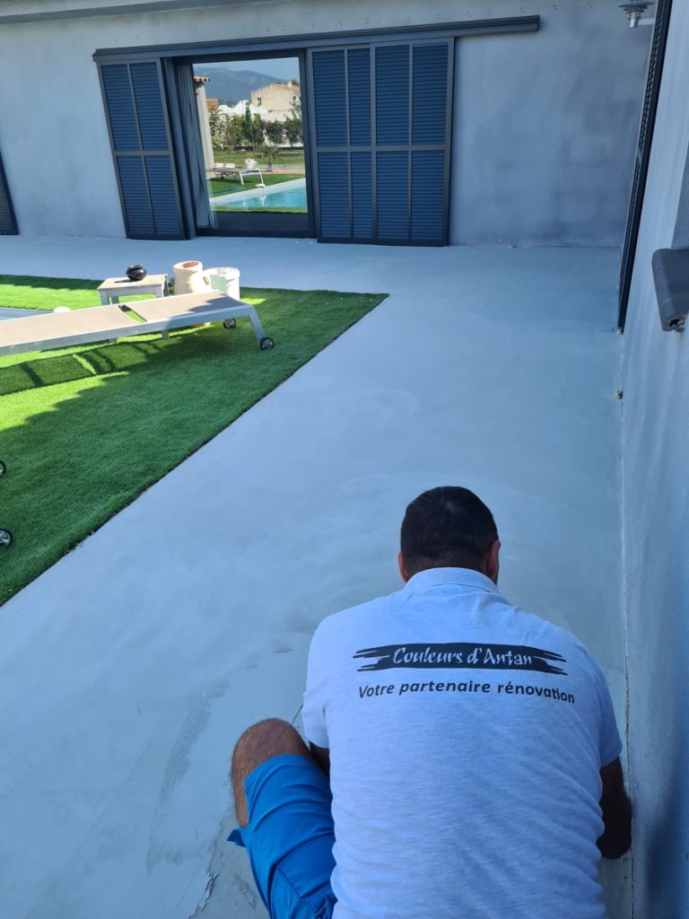 découvrez les prix du béton ciré intérieur pour sublimer vos espaces avec élégance et durabilité. guide complet des coûts et conseils de pose.